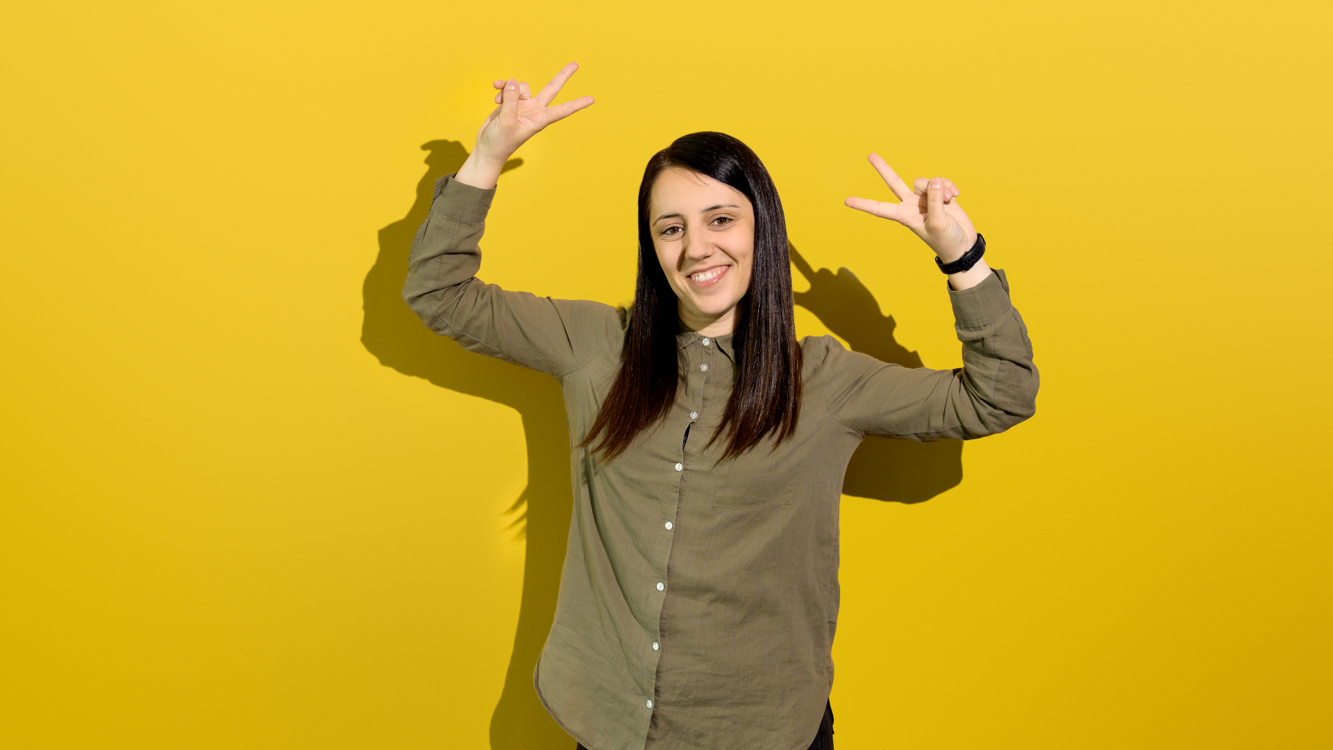 Testimonial Image_Yellow_Portrait_W_VI